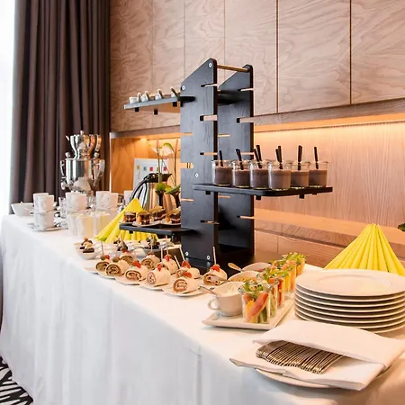 Hotel - Am Zwinger By Ihg 4*